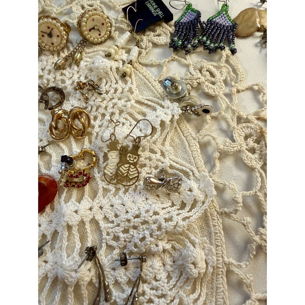 11.3oz of Bulk Earrings.